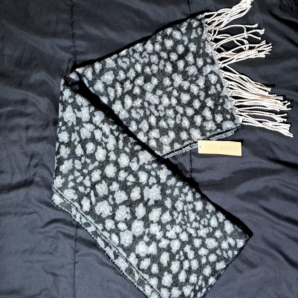NWT Women's Steve Madden Two Tone Cheetah Print Scarf